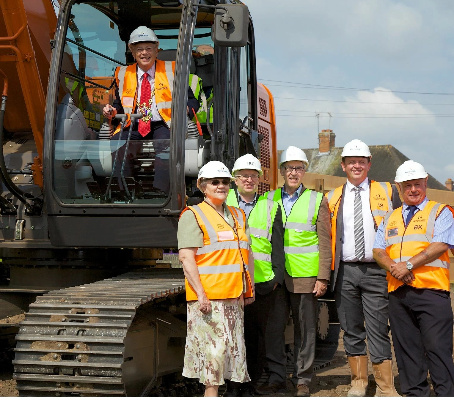 L-R Mayor Bill Quinton (in digger), with Mayoress (left)  Council Leader David Ellesmere, Housing po