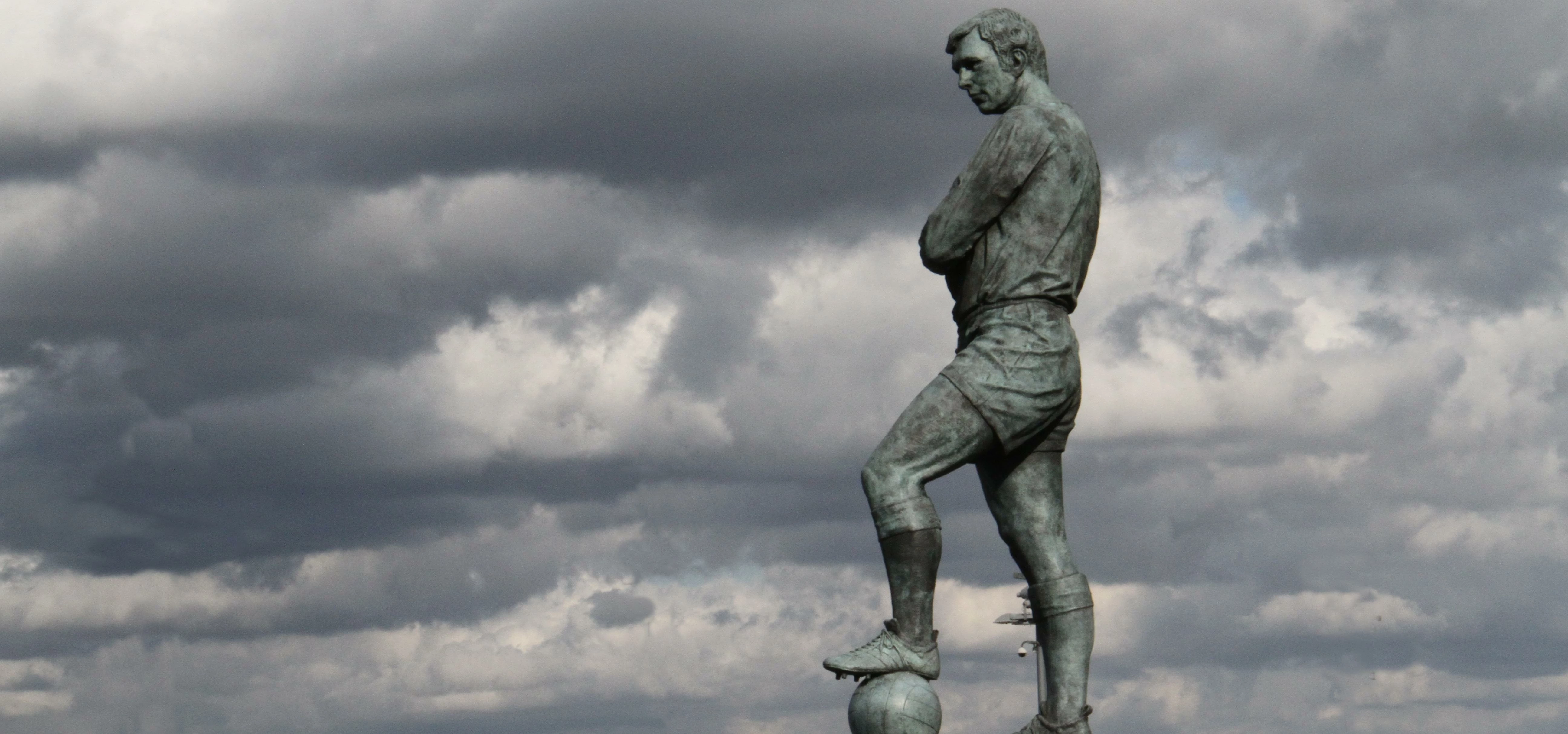 Community Shield 64 - Sir Bobby Moore statue