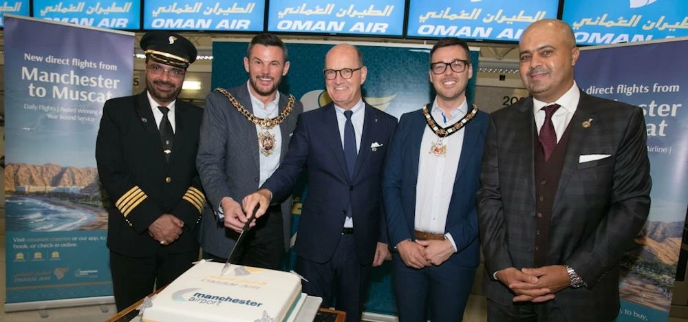 L to R: Captain Ali Sulaiman, Manchester Lord Mayor Carl Austin-Behan, Oman Air CEO Paul Gregorowits