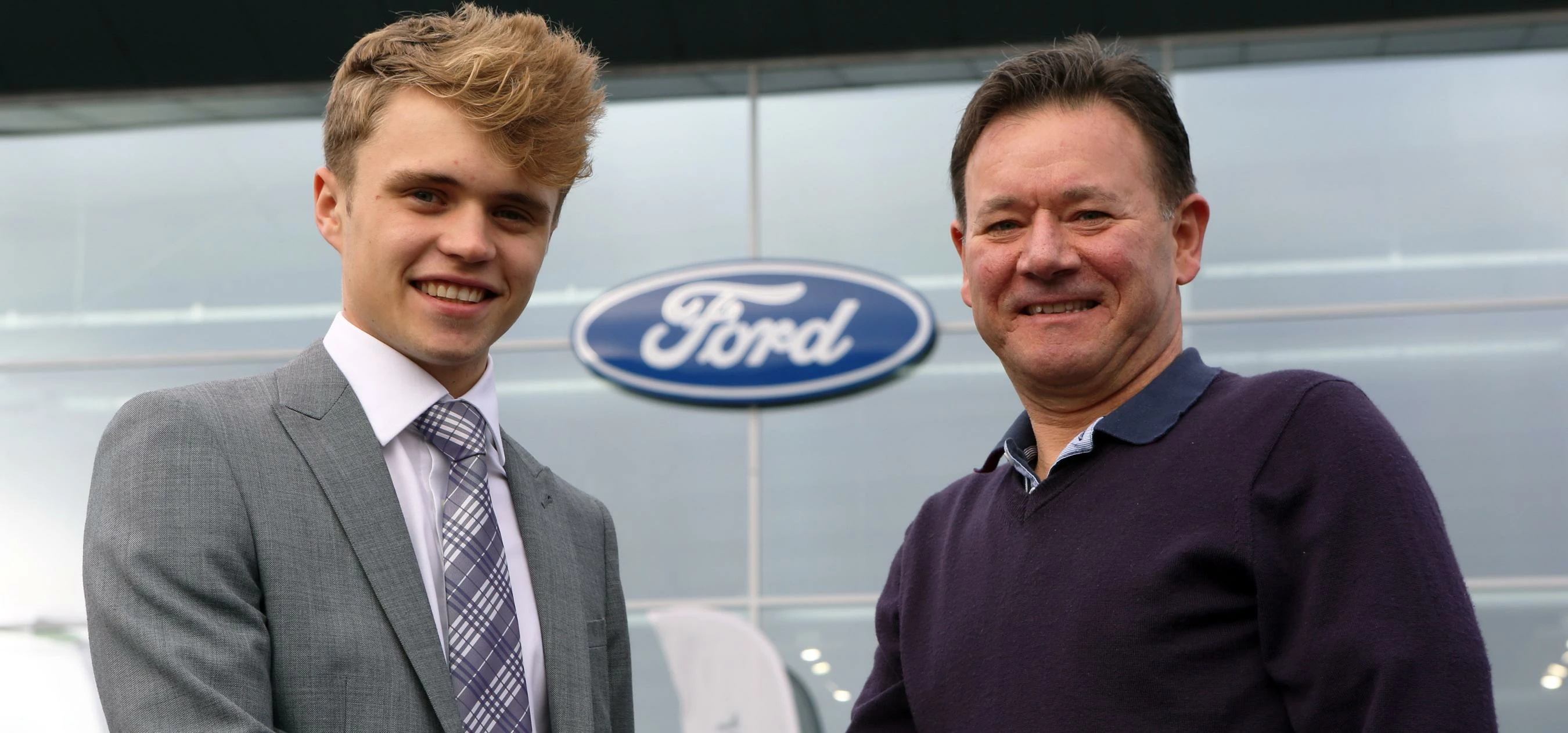 Will Hendy from Hendy Group with Steve Collins – race organiser of the Hendy Ford Eastleigh 10k