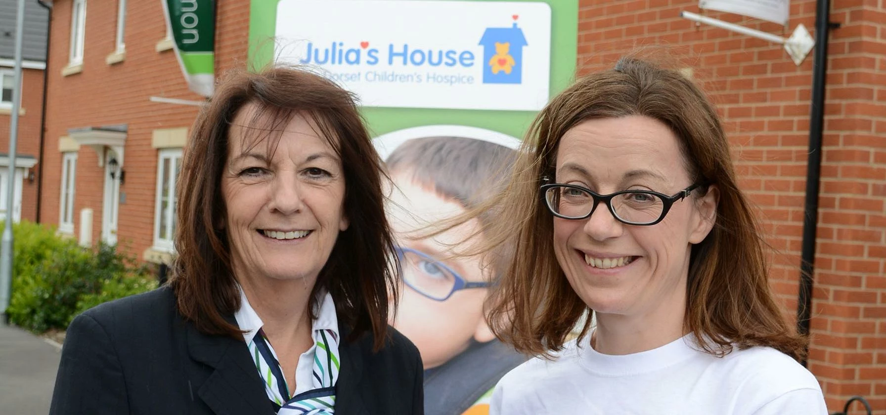 Julia's House receives £1,000 from Persimmon Homes Wessex