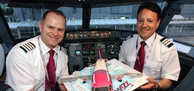(L to R) Wizz Air Captain Gerradi Mamentovych and First Officer Oscar Santorum with LJLA’s celebrato