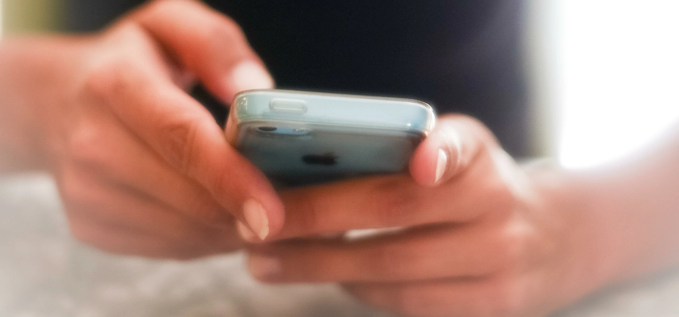 150825-phone-woman-screen-time.jpg