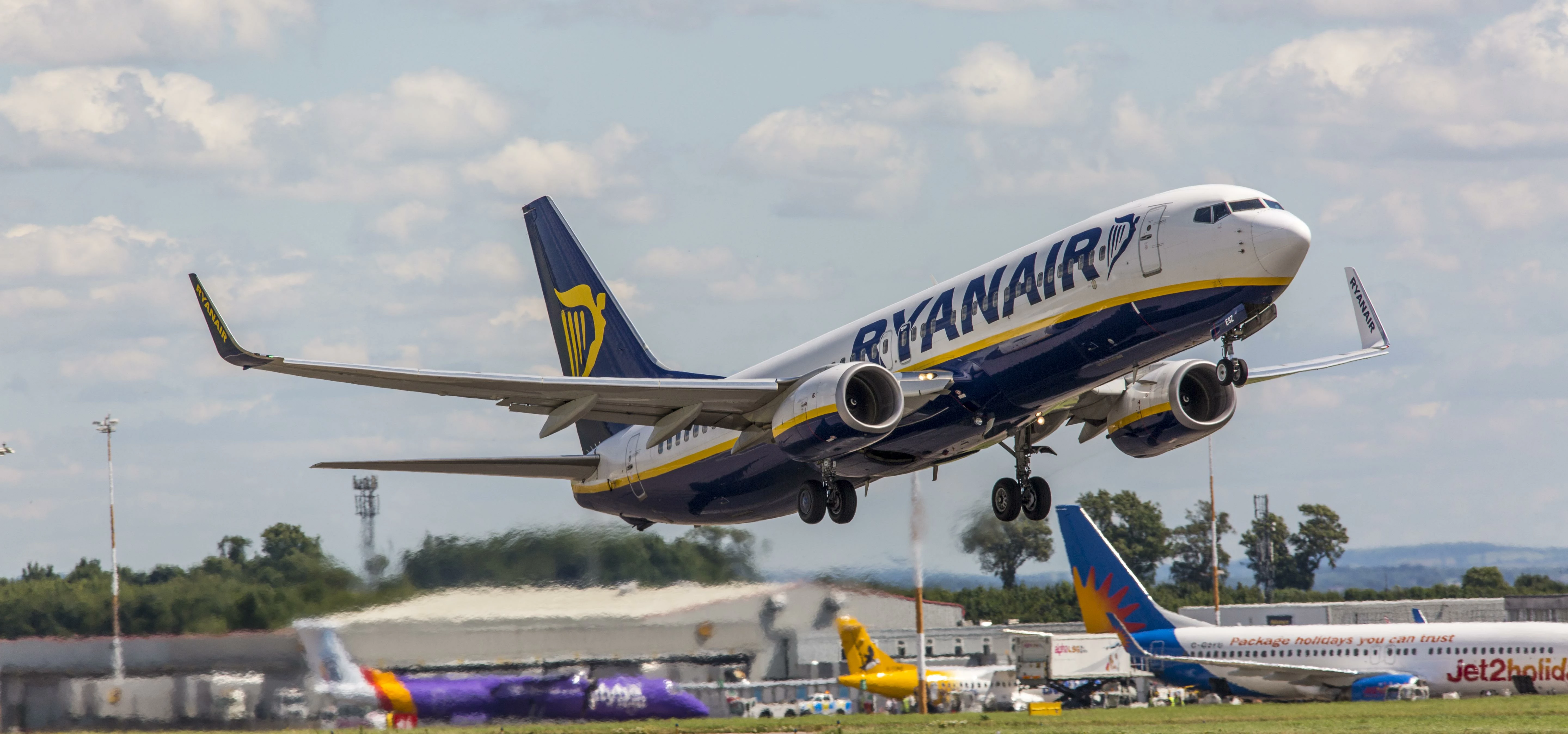 RyanAir Departure EI-ESZ - Boeing 737-8AS - Ryanair