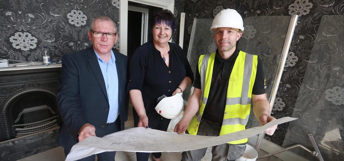 L-R: Paul Swanick and Kate Burns with Rick Jennings, director of JEI Installations