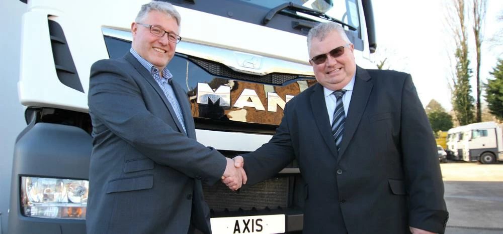 Axis Fleet Management’s Managing Director, David Potter and HRVS Group Director, Keith Sims alongsid