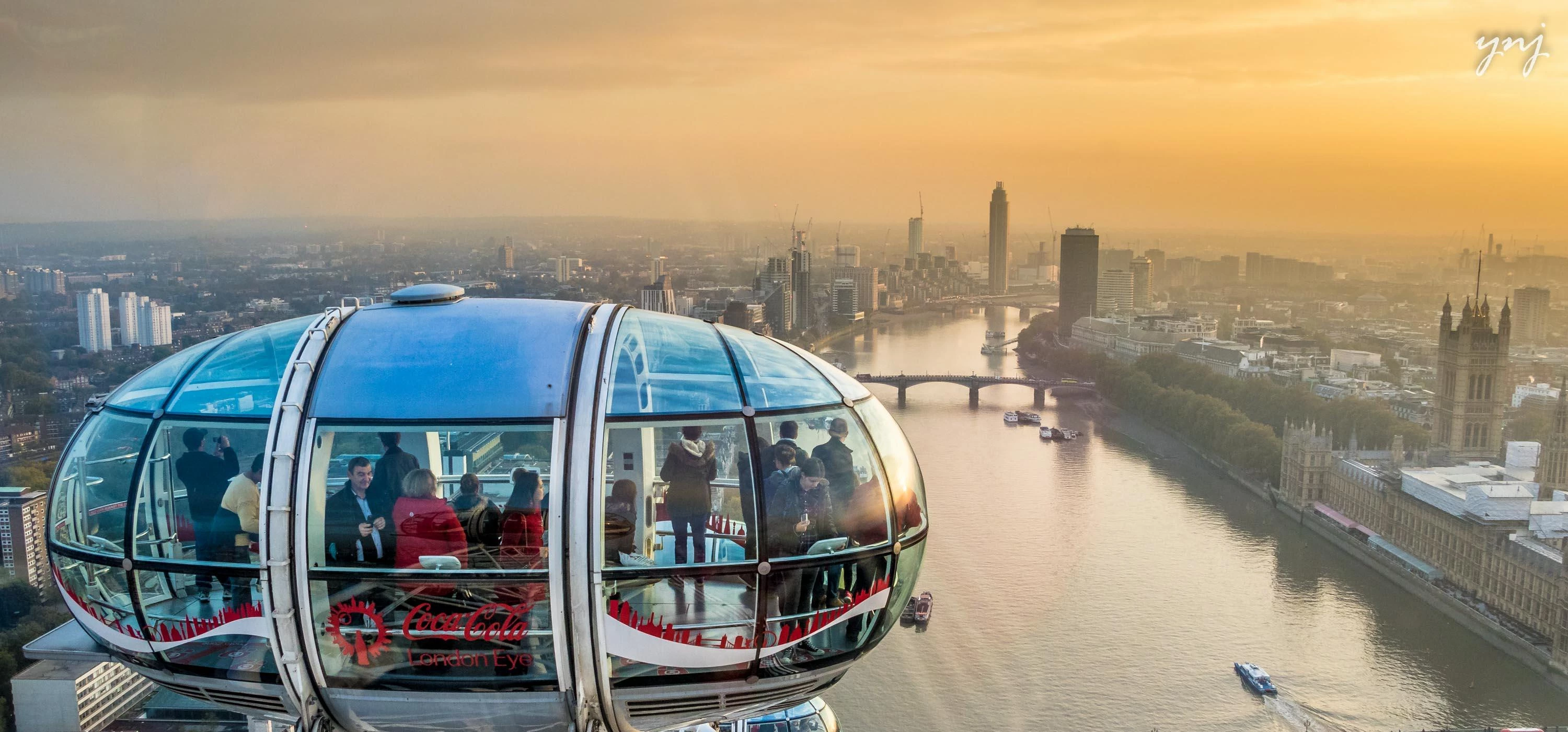 Sunset at London Eye