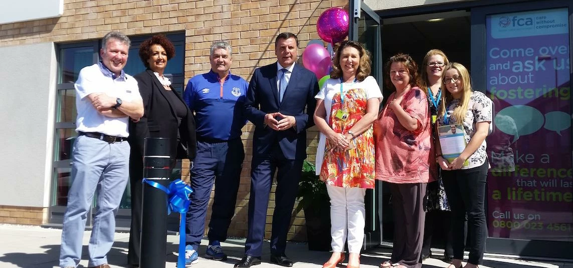 Former EFC stars Ian Snodin and Graeme Sharp (centre L-R), with Sandra Mooney (second left) and Fost