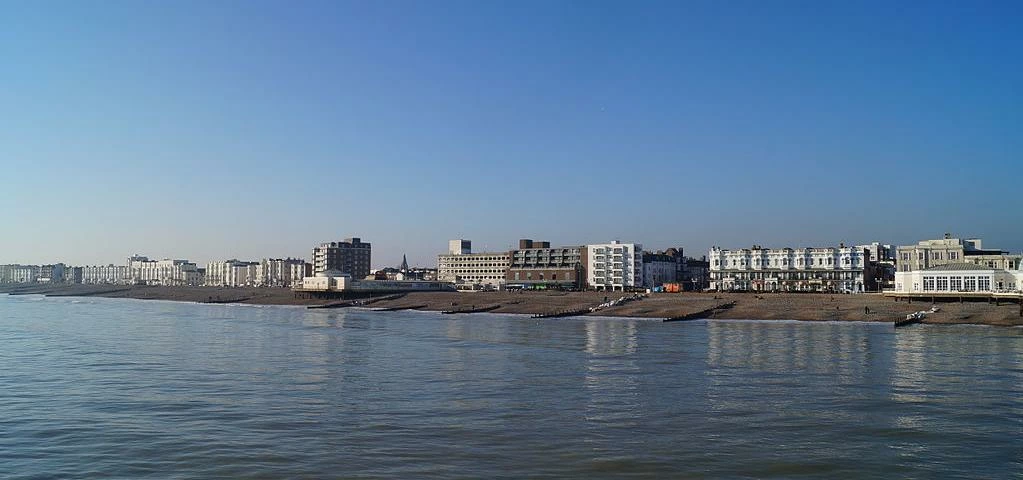 Worthing Seafront. Photo: RoverTheBendInSussex/Wikimedia
