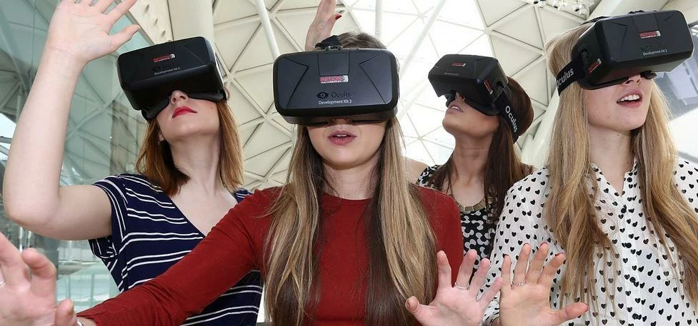 Head-mounted displays and gesture tracking technology at Westfield Shopping Centre’s Future Fashion