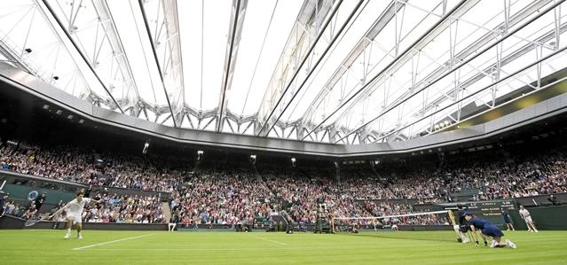 Retractable roof over Wimbledon's Centre Court 