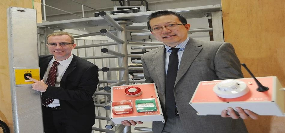 (From left to right) Wayne Gutteridge (HB&O) with Li Wang (Biosite)