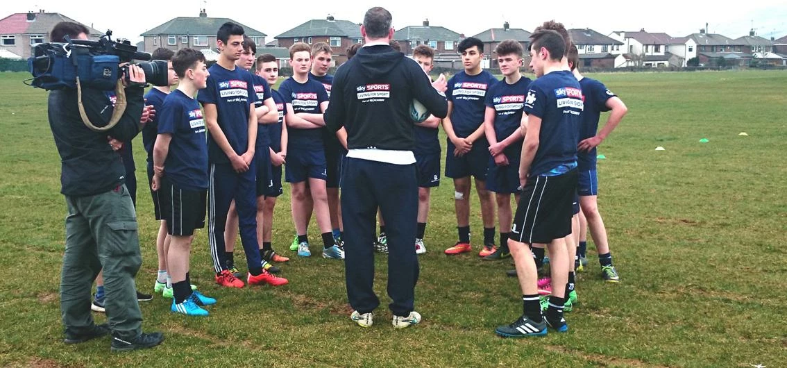 Former GB rugby league captain Jamie Peacock trains the Haslingden High School squad for War of Rose