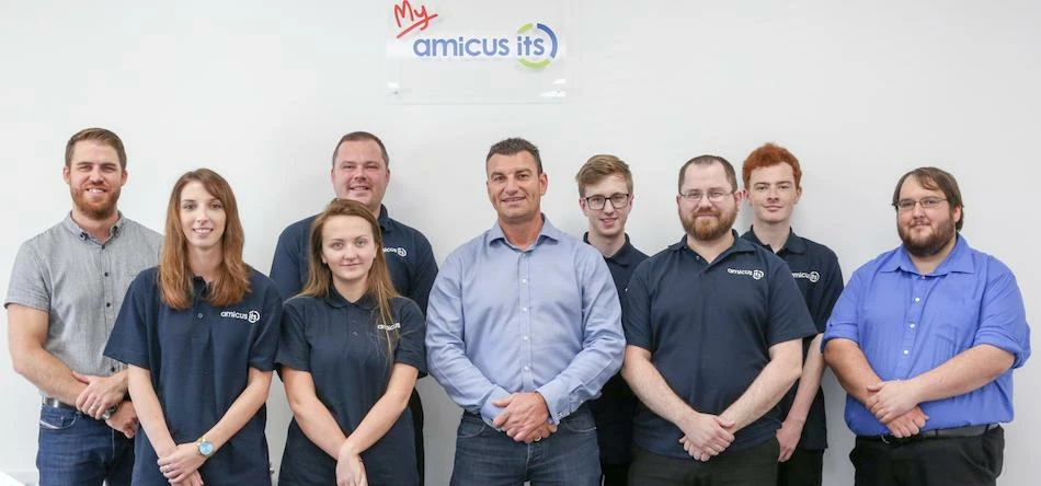 MD Steve Jackson, Amicus ITS (centre) with the new Service Desk team and Amicus ITS trainers (1)