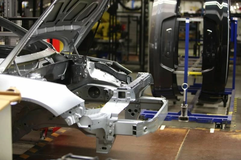 2011 BUICK REGAL - Plant assembly line