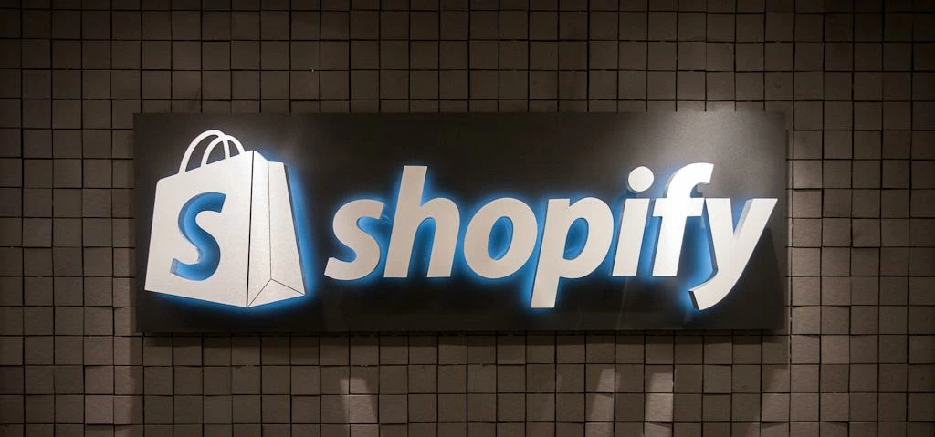 Lit signage