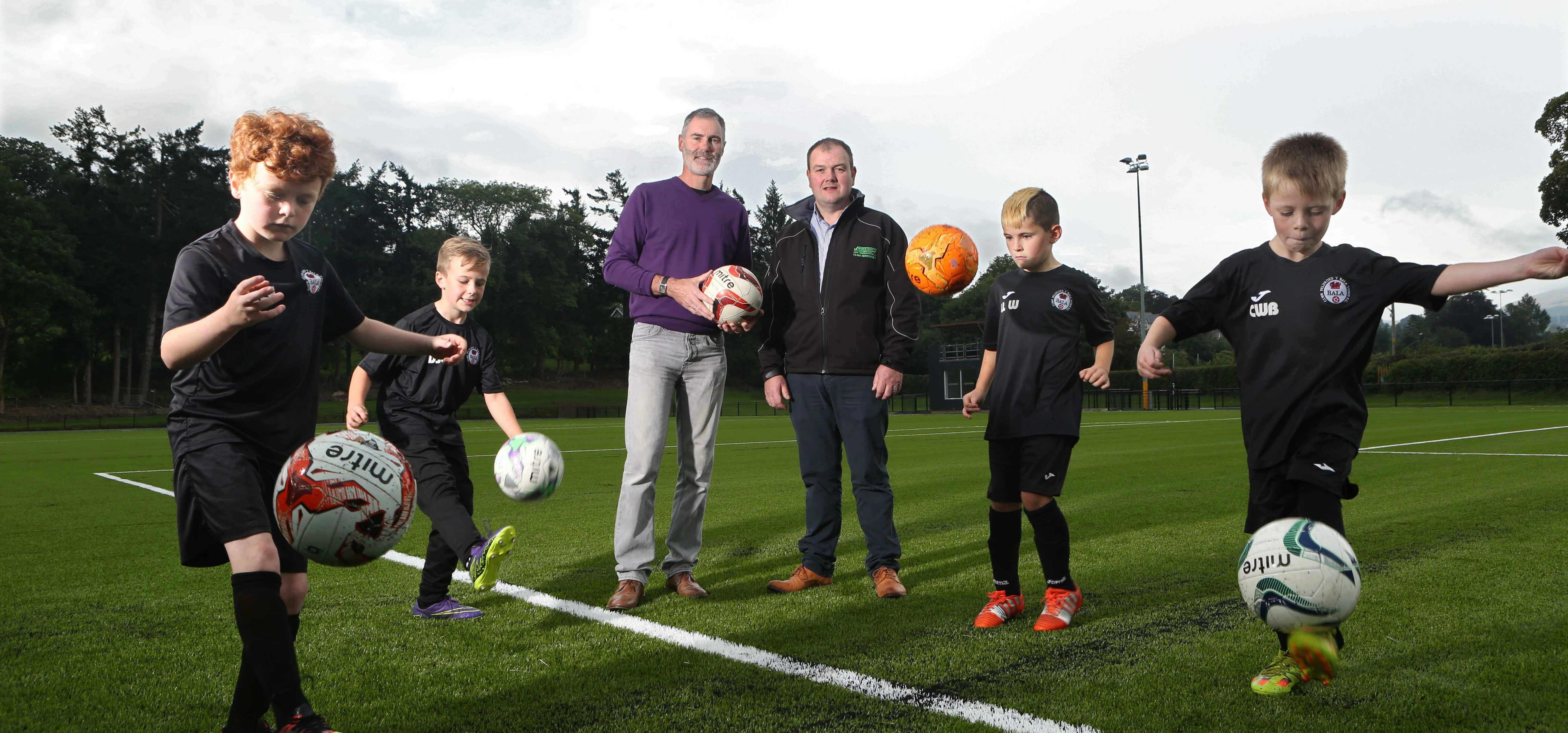 Bala FC academy players with Gareth Moon, commercial manager at Bala Town, with Elgan Ellis,contract