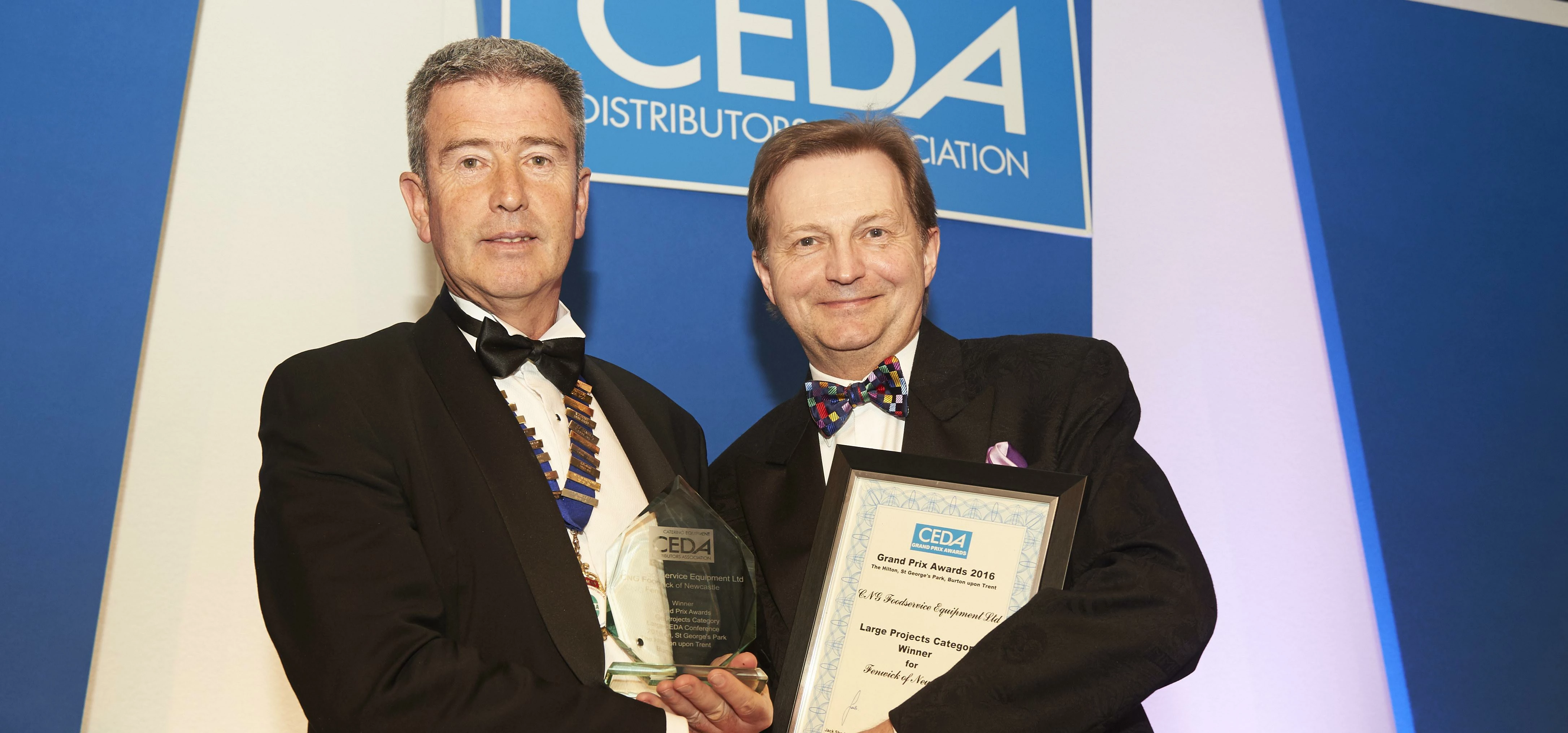 Clive Groom (right) receiving his prize for winning the Large Project Sector Award at CEDA (Catering
