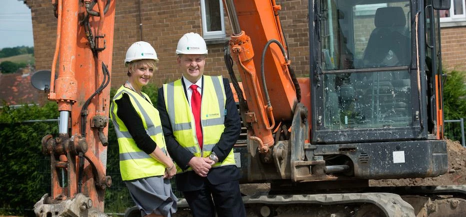 LYHA Chief Executive Lisa Pickard and Allan Murray, Director of Housing Finance at Santander Corpor