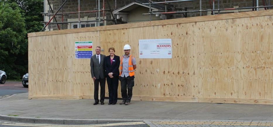 (l-r) Alan Crawford, commercial director T Manners & Son, Liz Fisher, Operations Director Auckland C