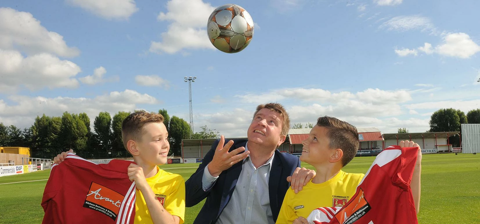 Lee Capewell (MD of Avanti) celebrates new sponsorship deal with Stourbridge Youth players Edward So
