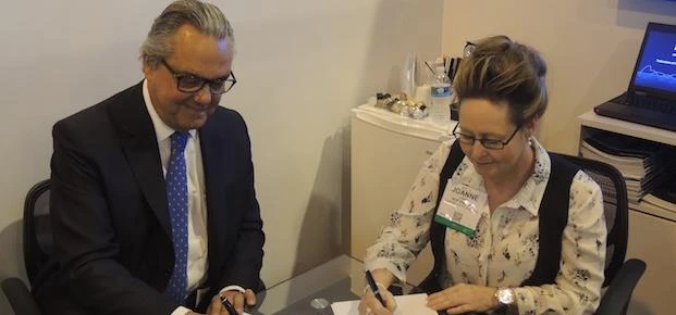Sistema FIRJAN President, Eduardo Eugenio Gouvêa Vieira (left) and Joanne Leng MBE, Deputy Chief Exe