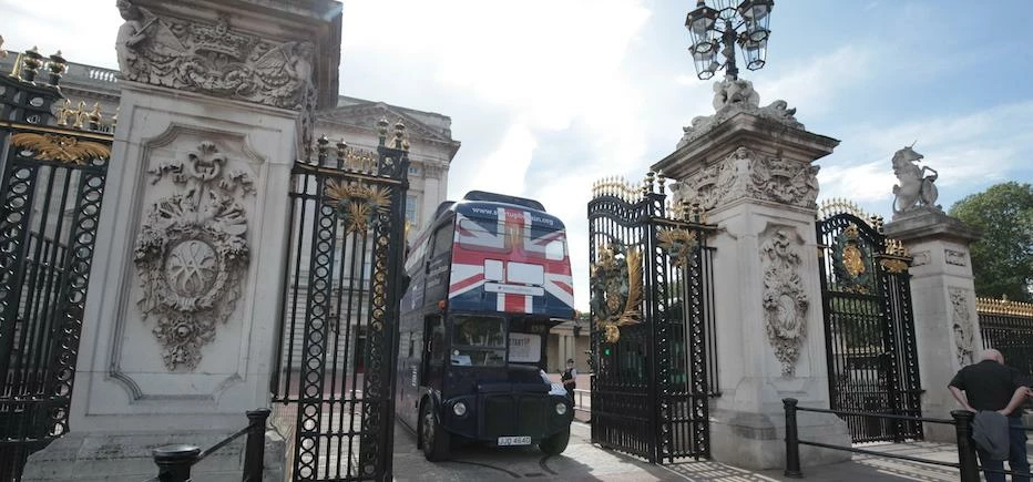  StartUp Britain's bus tour was launched at Buckingham Palace by HRH The Duke of York.