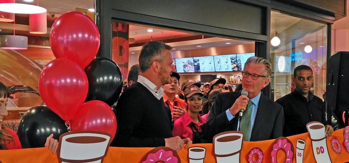 Dunkin’ Donuts Plc. CEO Nigel Travis (centre) is joined by former Liverpool FC players Didi Hamann (