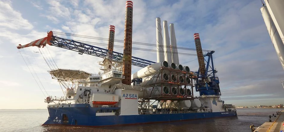 Siemens’ new offshore wind power facility in Hull has reached a major milestone as the first turbine