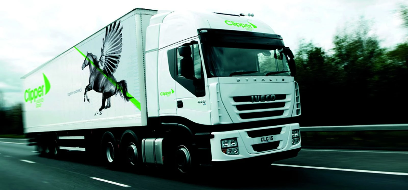Clipper Logistics has signed a store returns contract with Marks & Spencer.