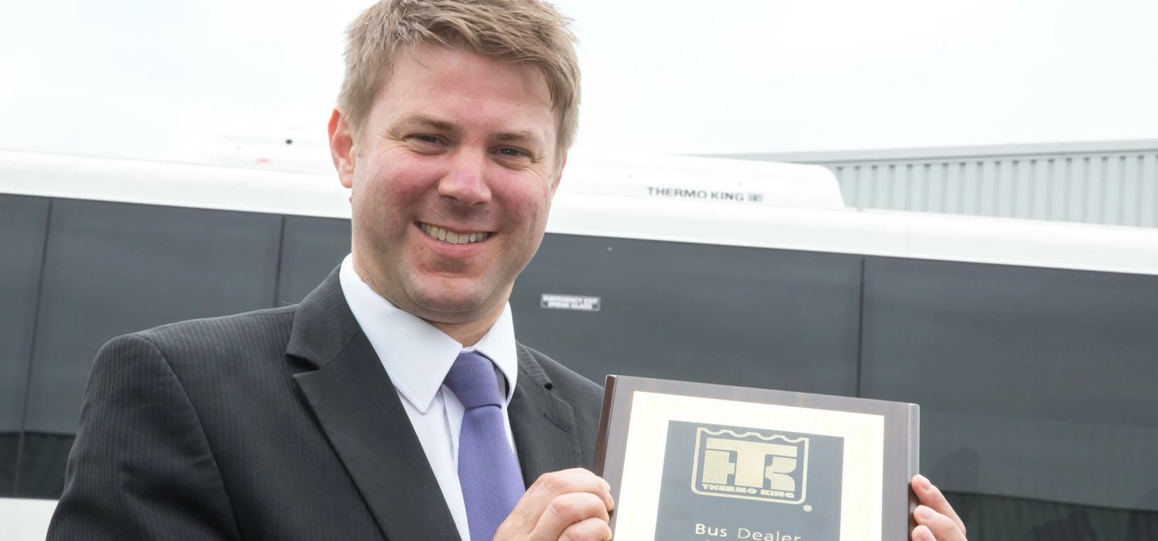 Richard Harris (Aftermarket Sales Manager) with the Thermo King Award 