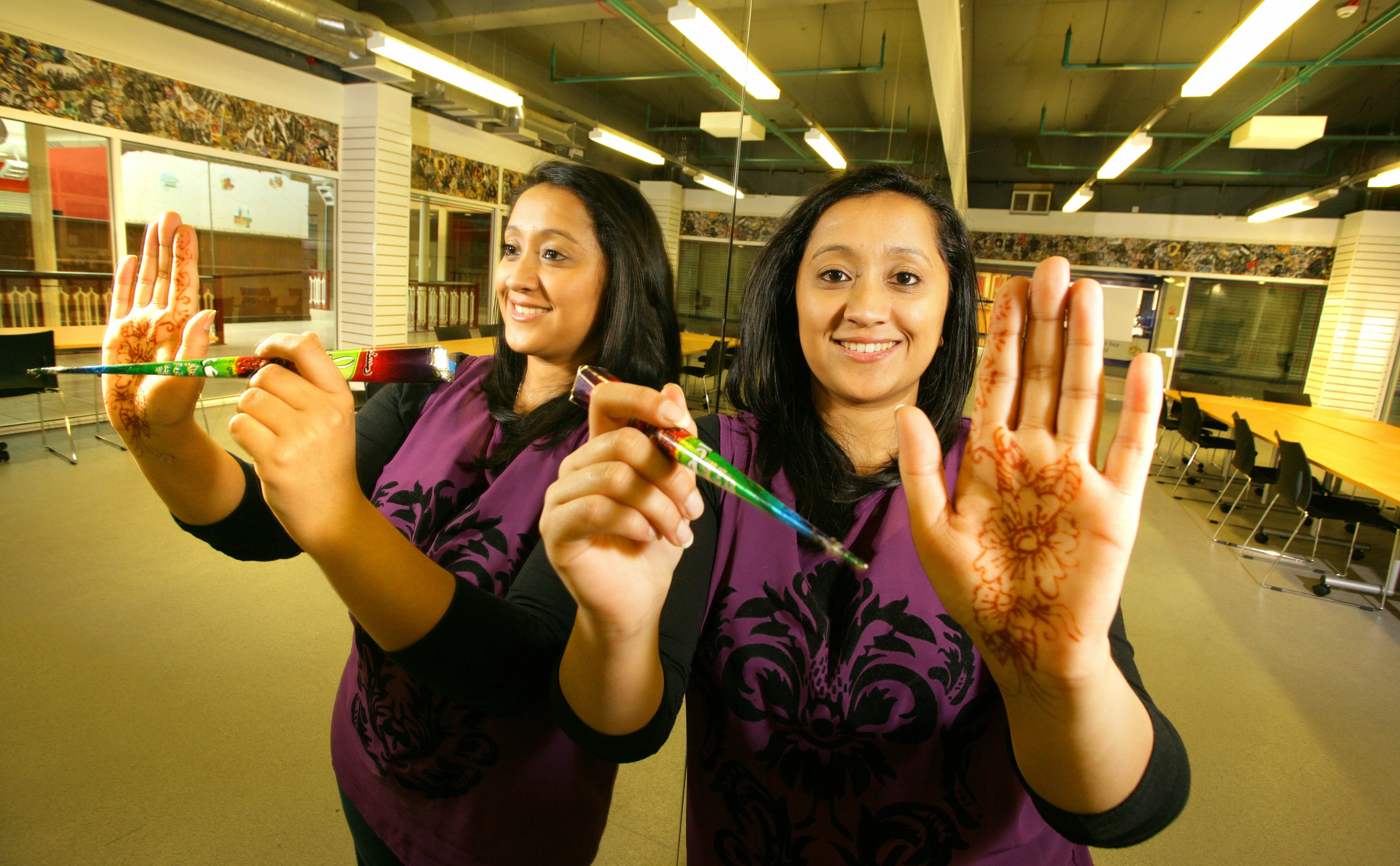 Henna artist
