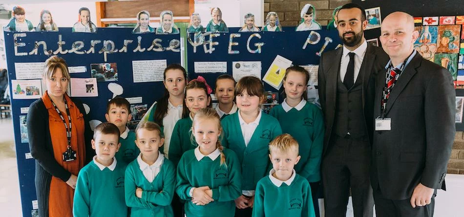 Photo R to L – Steve Gittins, Imran Khaliq, pupils from Tyneview Primary School, Robyn Bonnick.