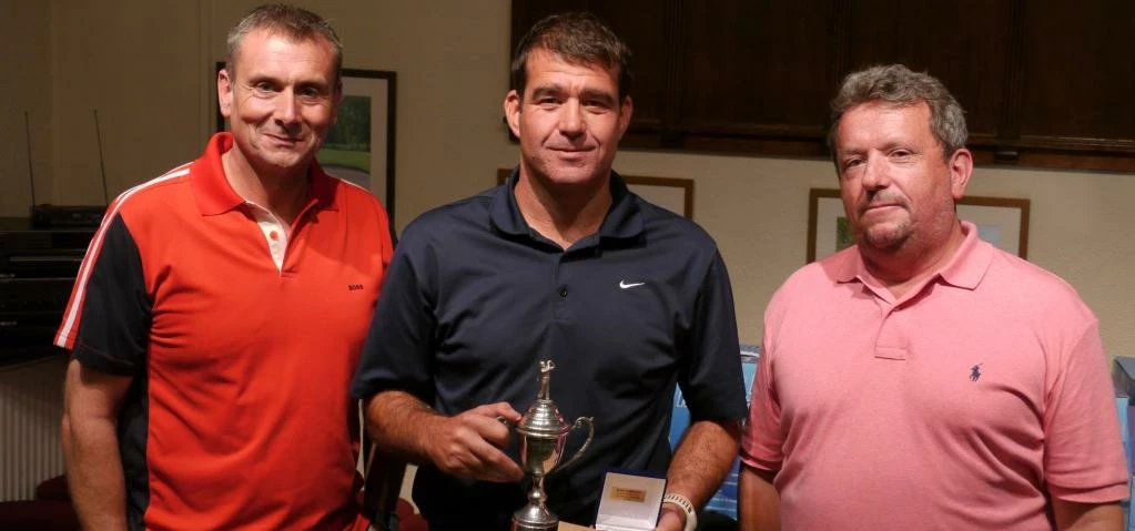 Martin-Brooks directors, Dale Wright (left) and John Elmore (right) with the individual winner of la