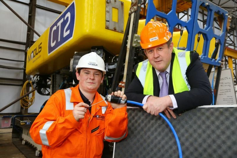Modus apprentice Michael Gregory (left) with TTE’s Dave Thompson (right)