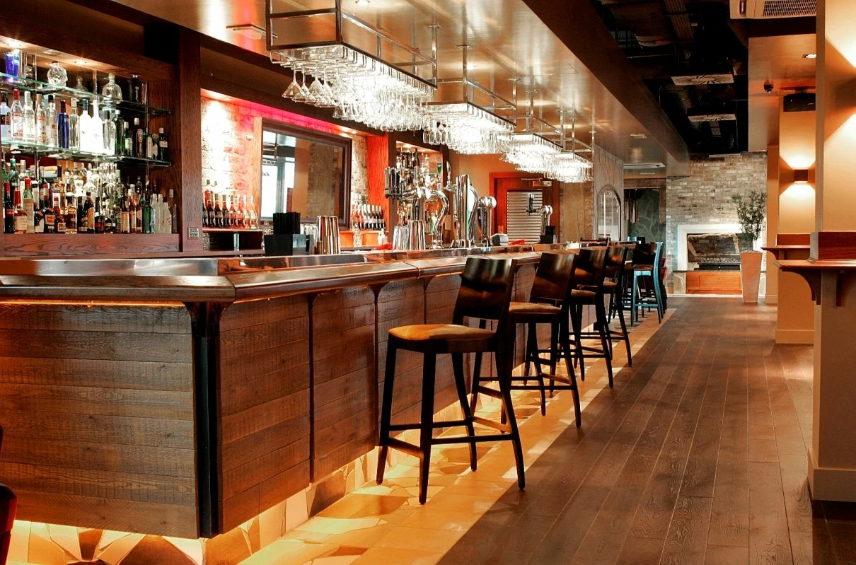 DoubleTree Columbus Bar