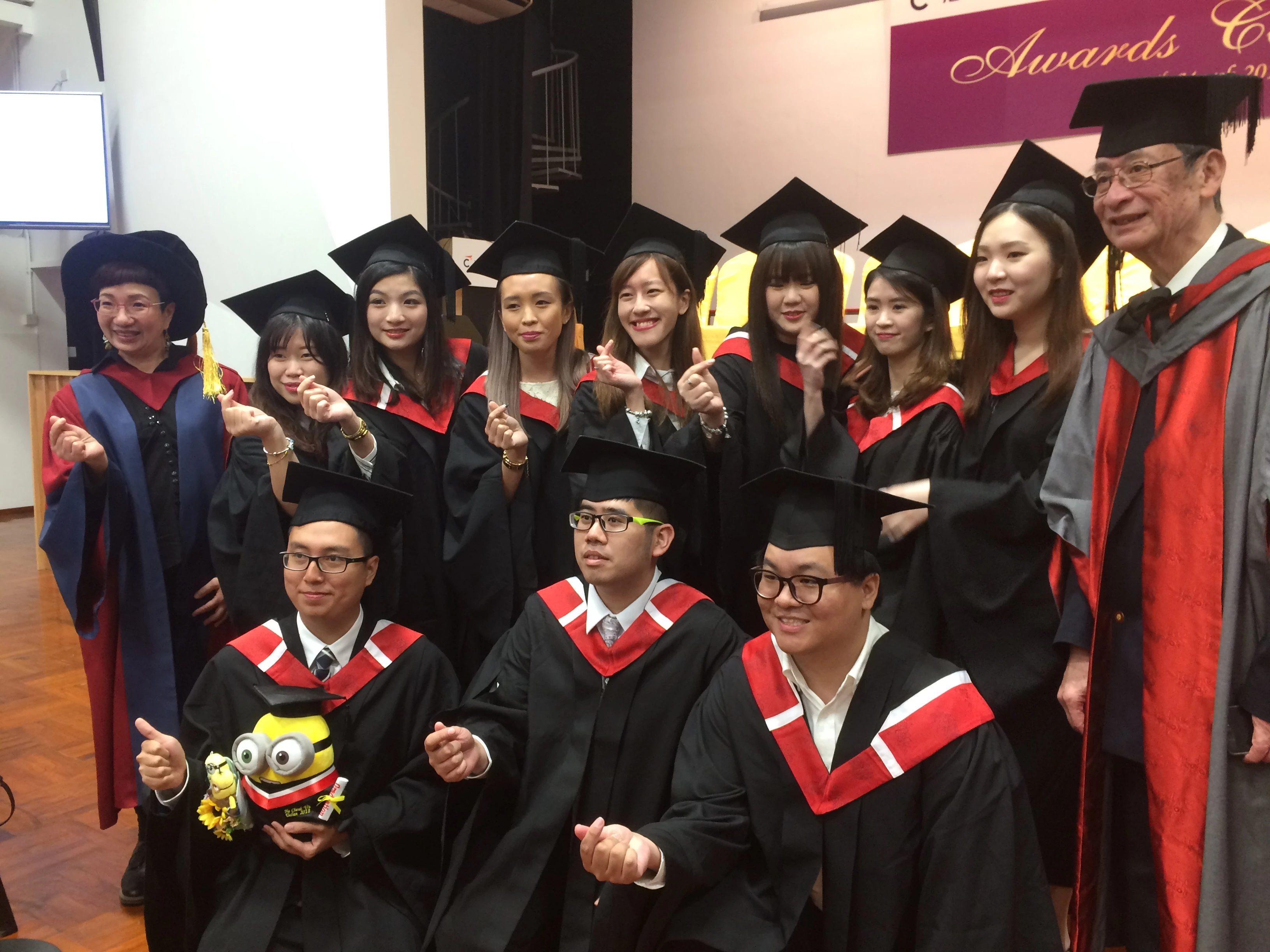 Hong Kong College of Technology 2018 graduates with Richard Willis, Honorary Fellow
