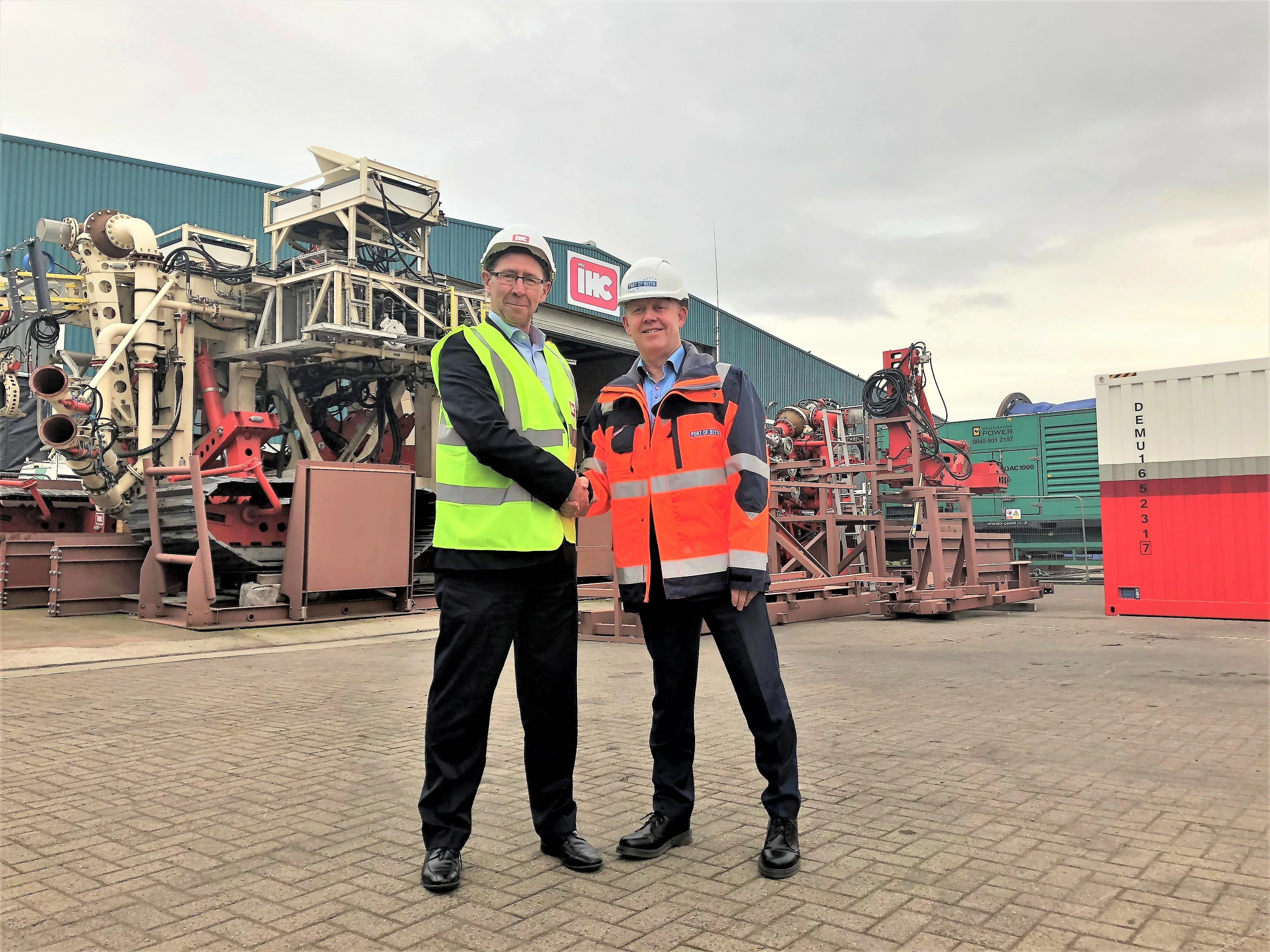 Royal IHC MD Paul Hardisty (left) and port chief exec Martin Lawlor