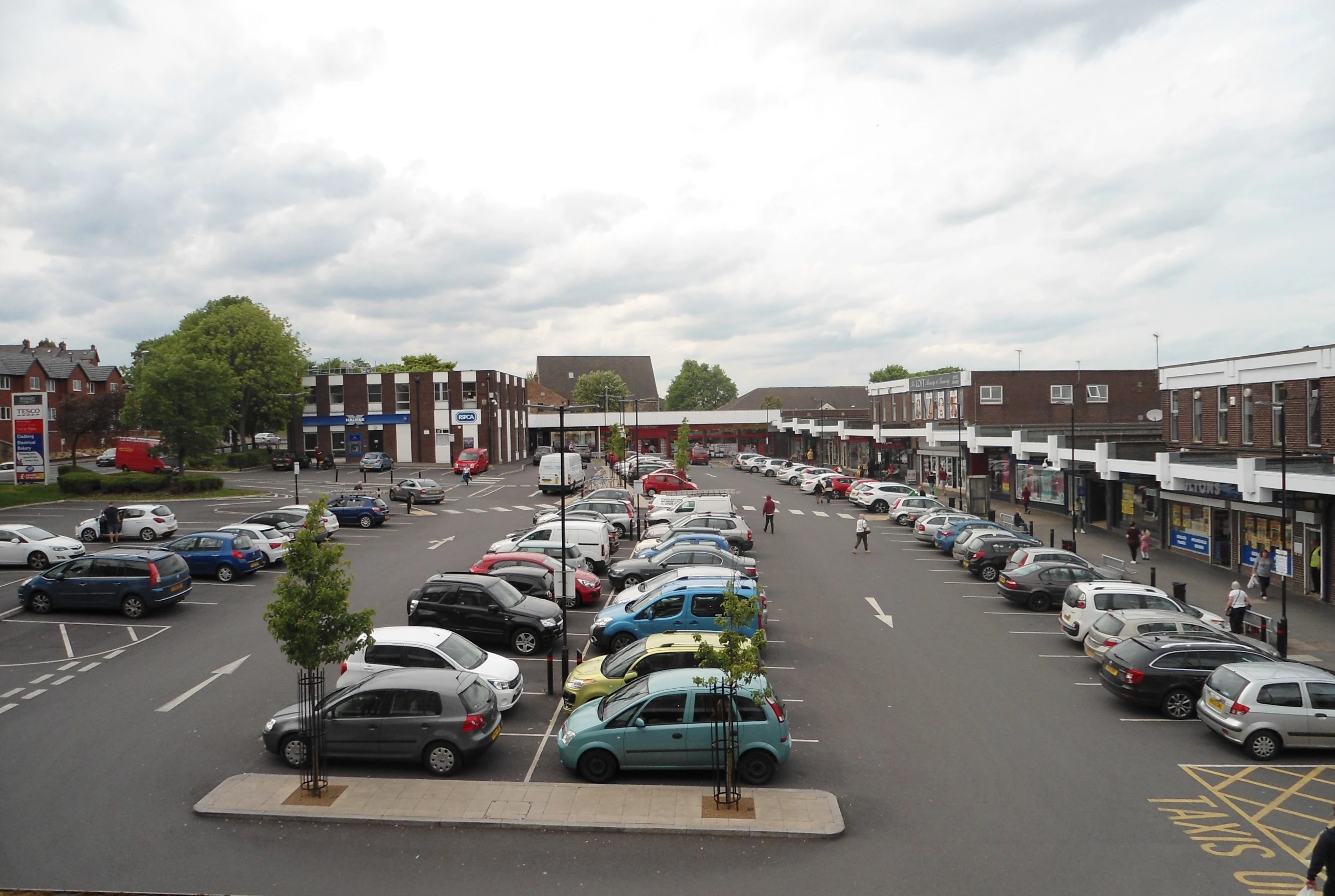 Bramley Shopping Centre, acquired by LCP