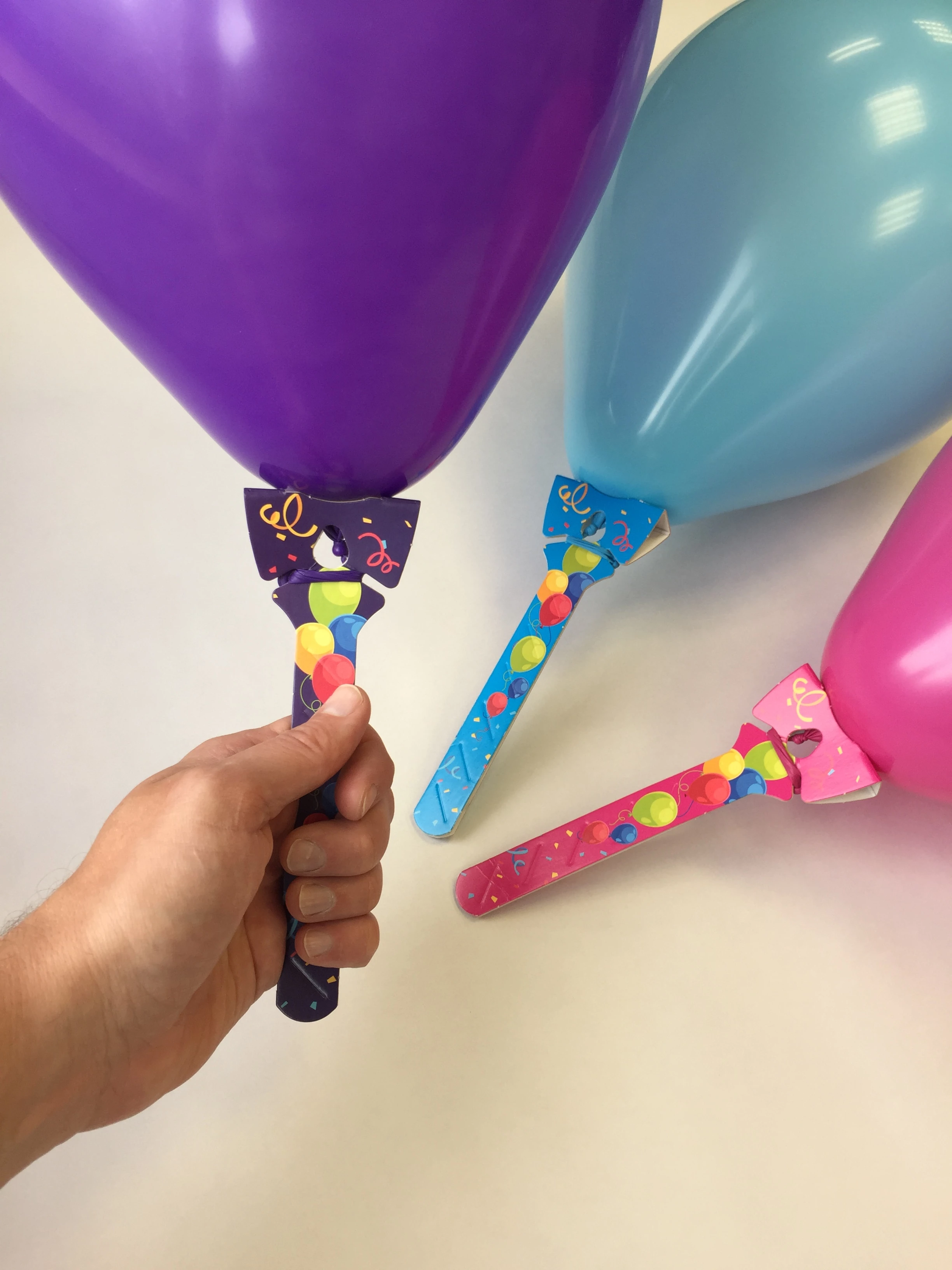 B -Loony’s innovative cardboard balloon stick