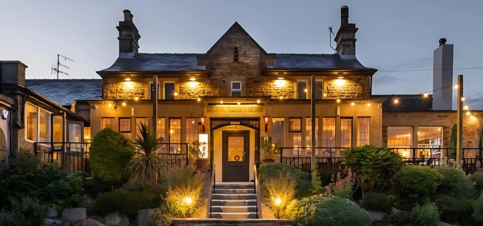 Cross Scythes Totley.png