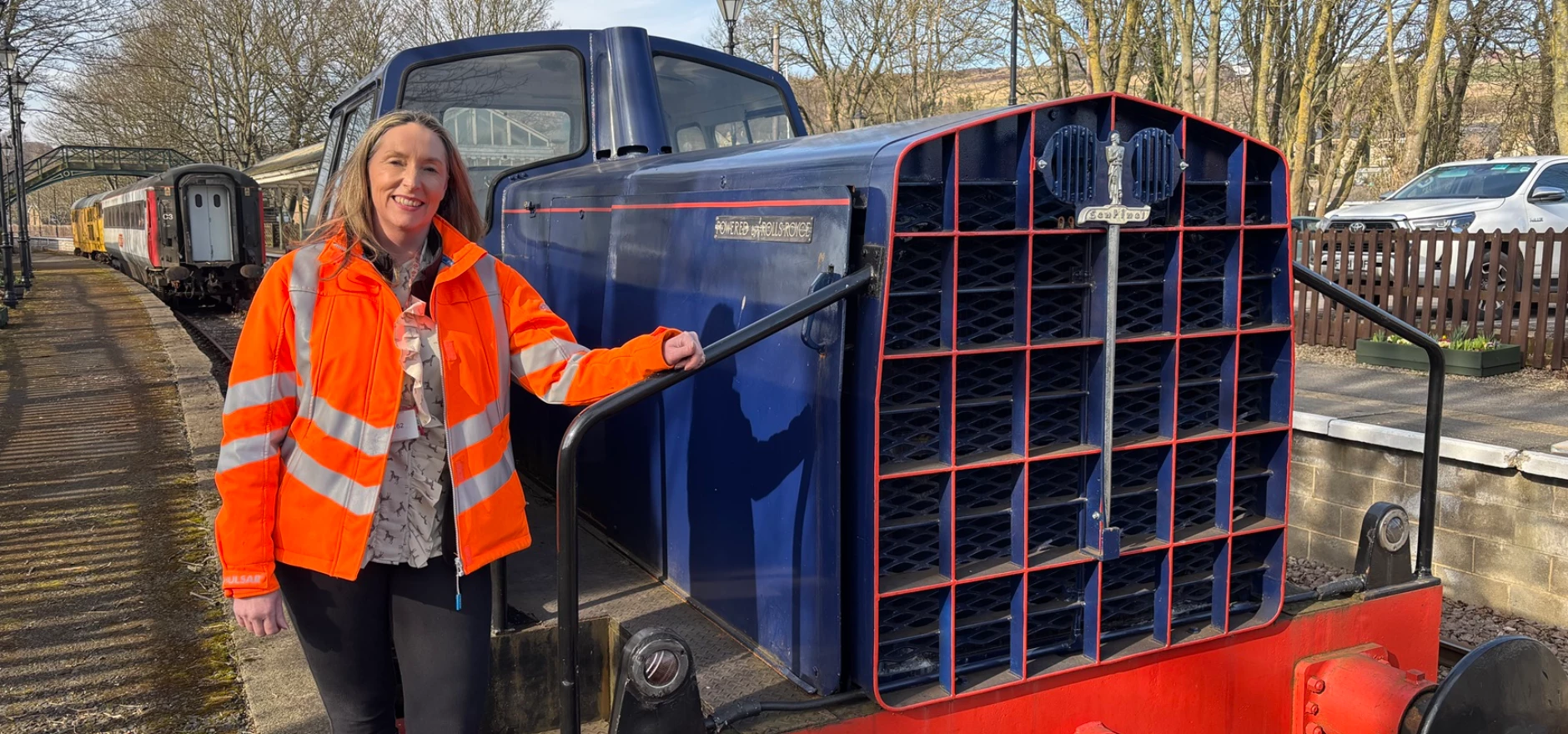 Claire Gibbons with Sentinel Locomotive (30).jpg