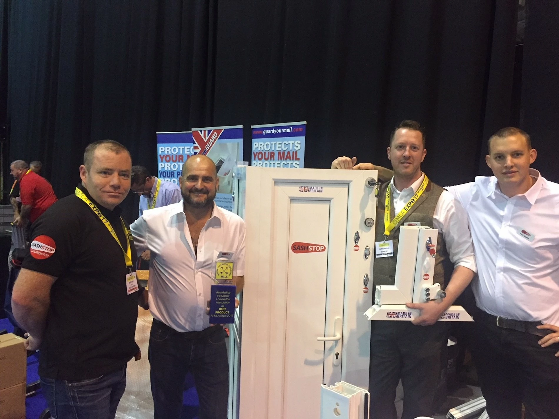 The SASHTOP team winning Best Product at MLA Expo, Europe’s largest locksmith and security trade show.