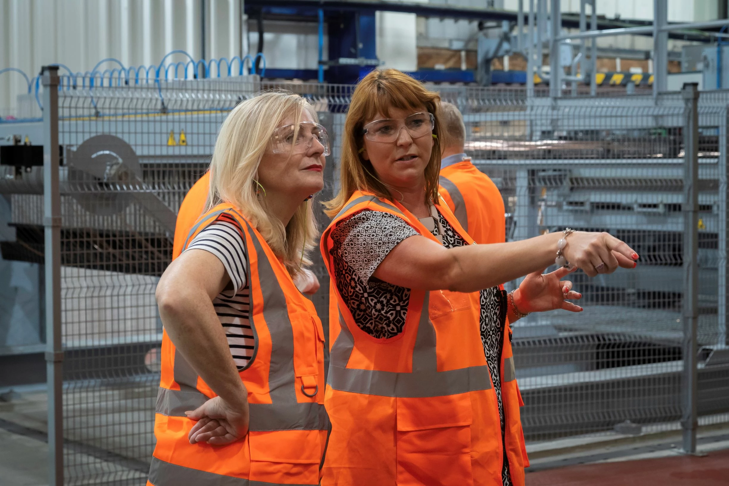 L to R: Mayor of West Yorkshire, Tracy Brabin, and Charlotte Peterson, customer relations manager at Siddall & Hilton Products (Customer Relations Manager - SHP) 
