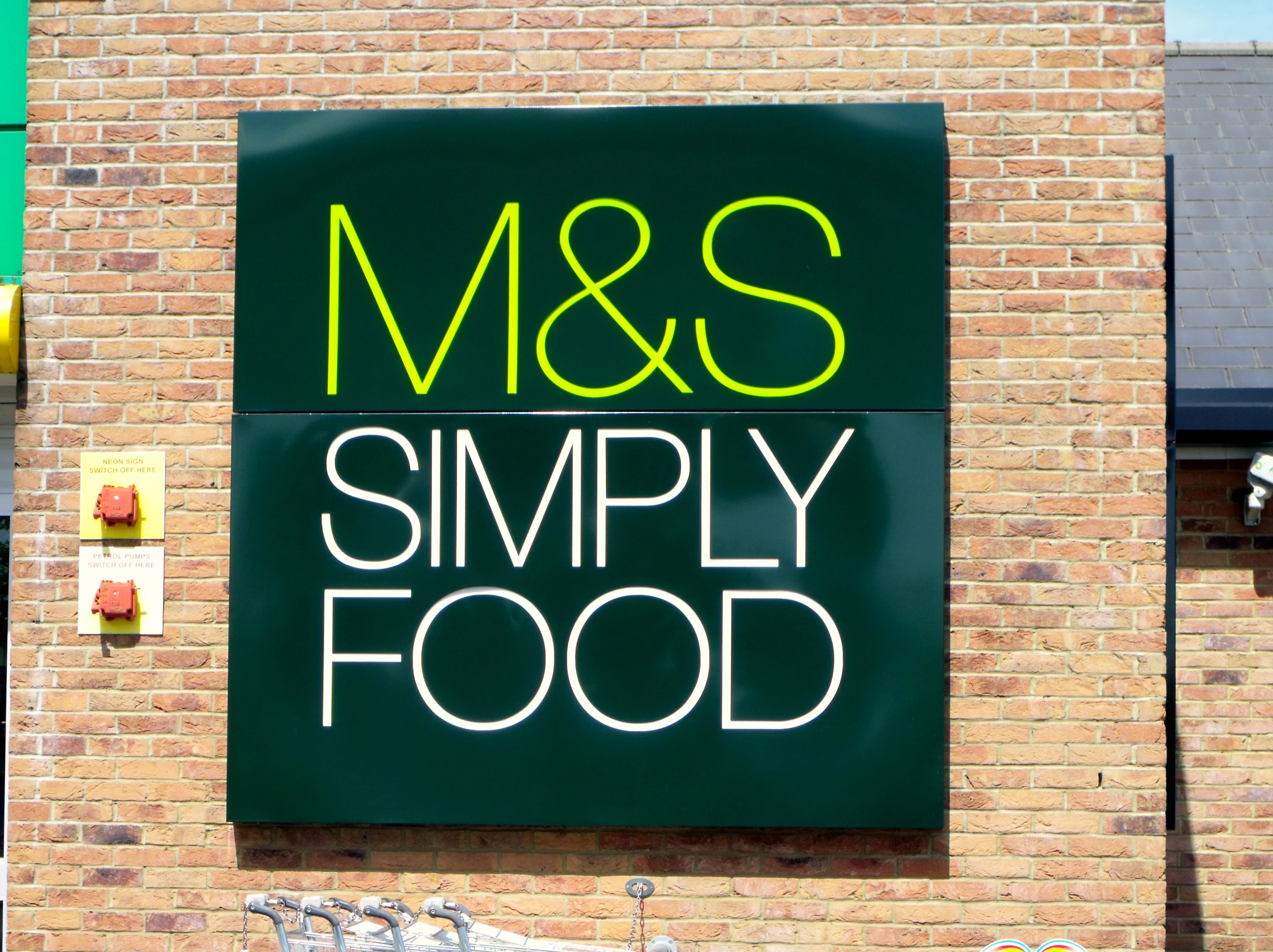 M&S Simply Food logo.