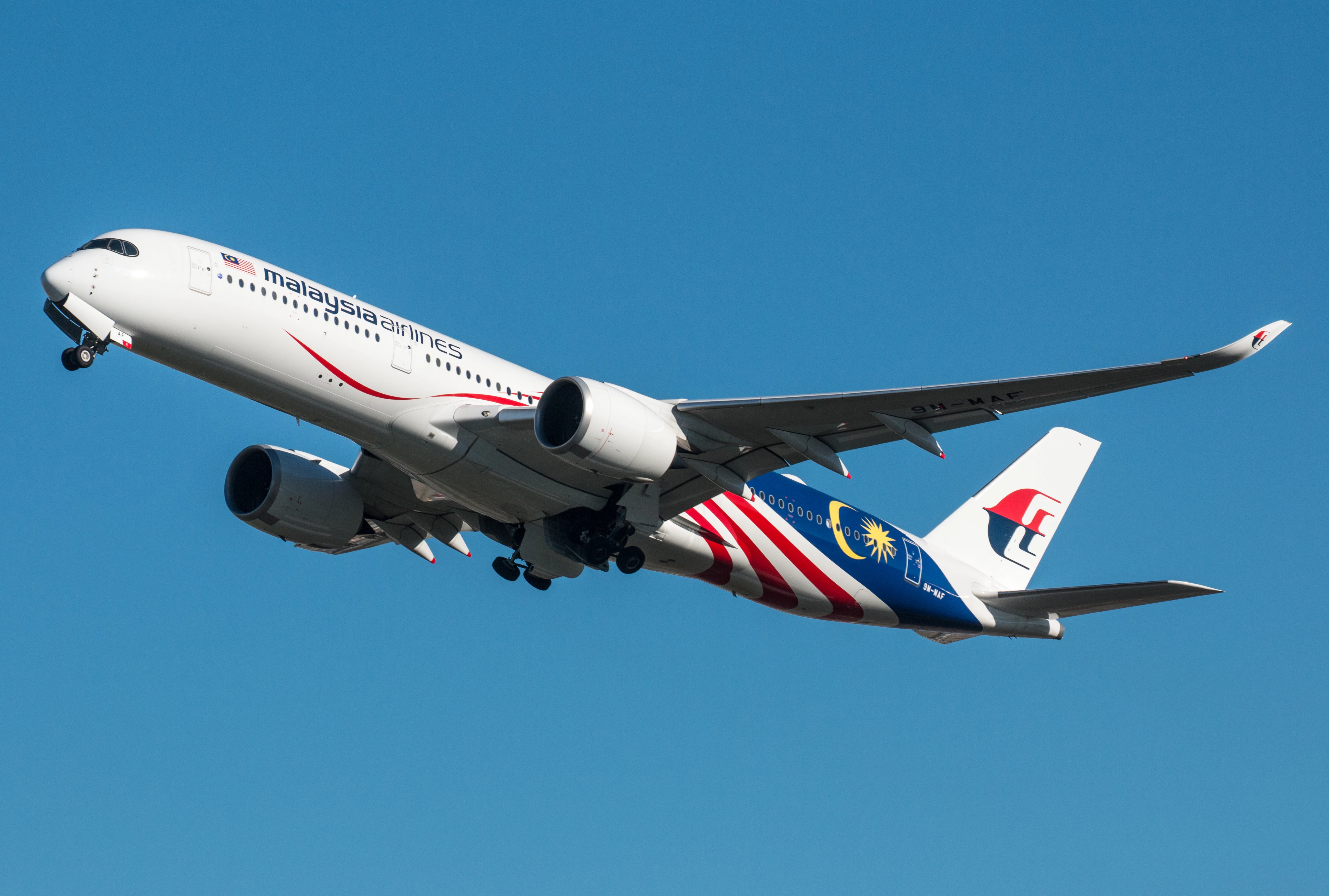 EGLL - Airbus A350 - Malaysia Airlines - 9M-MAF