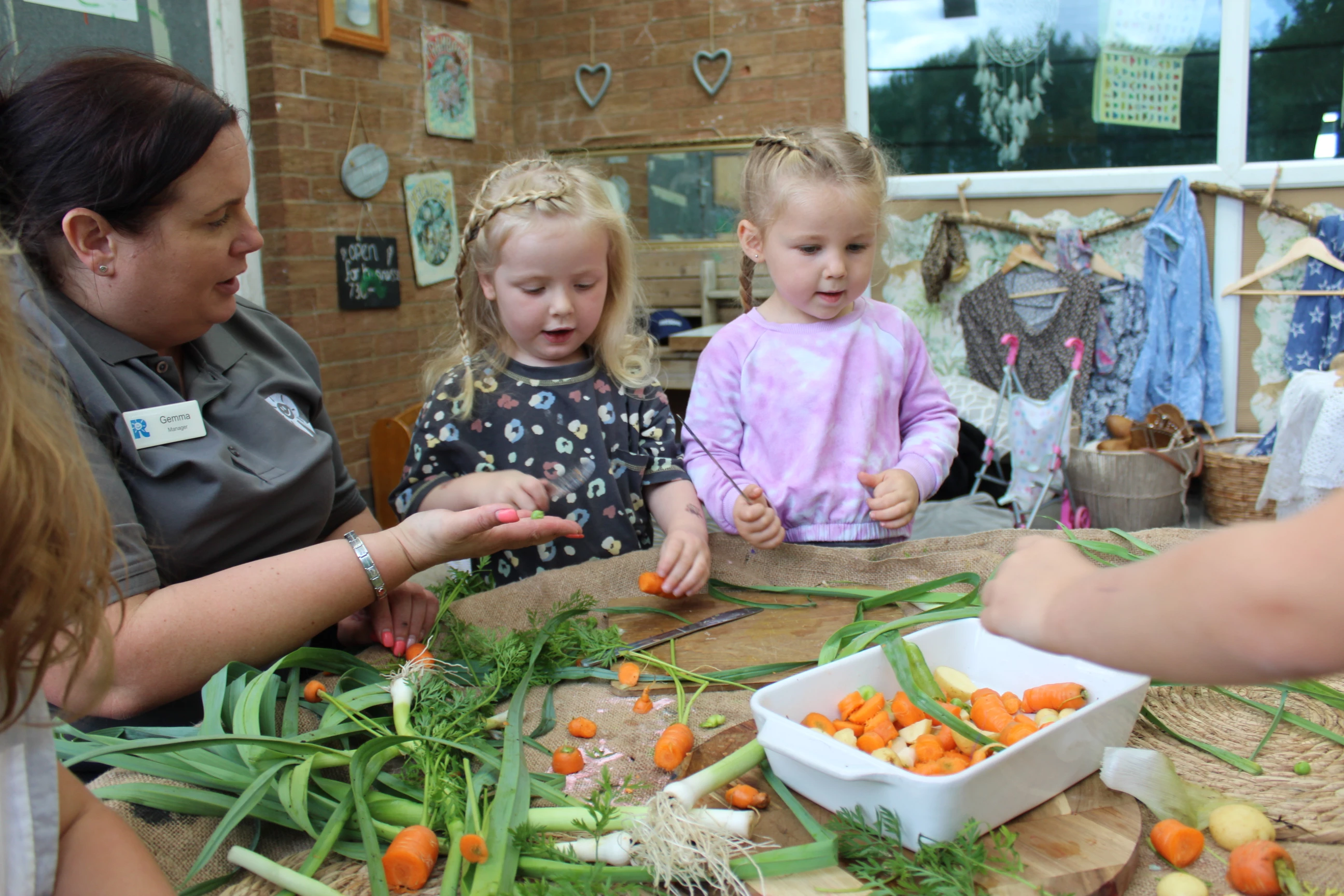Children picking out the veg 