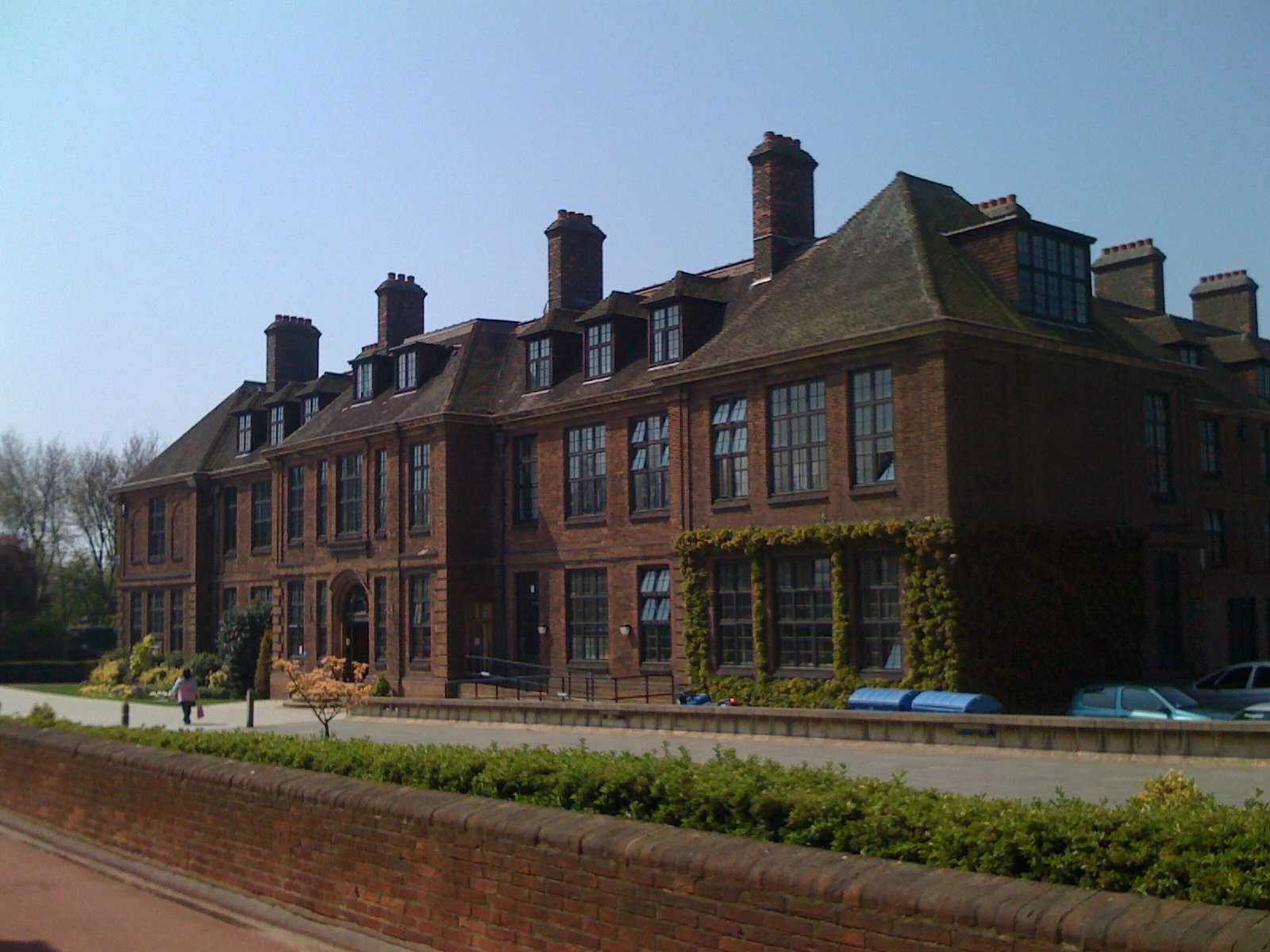 Hull Uni in the glorious sunshine