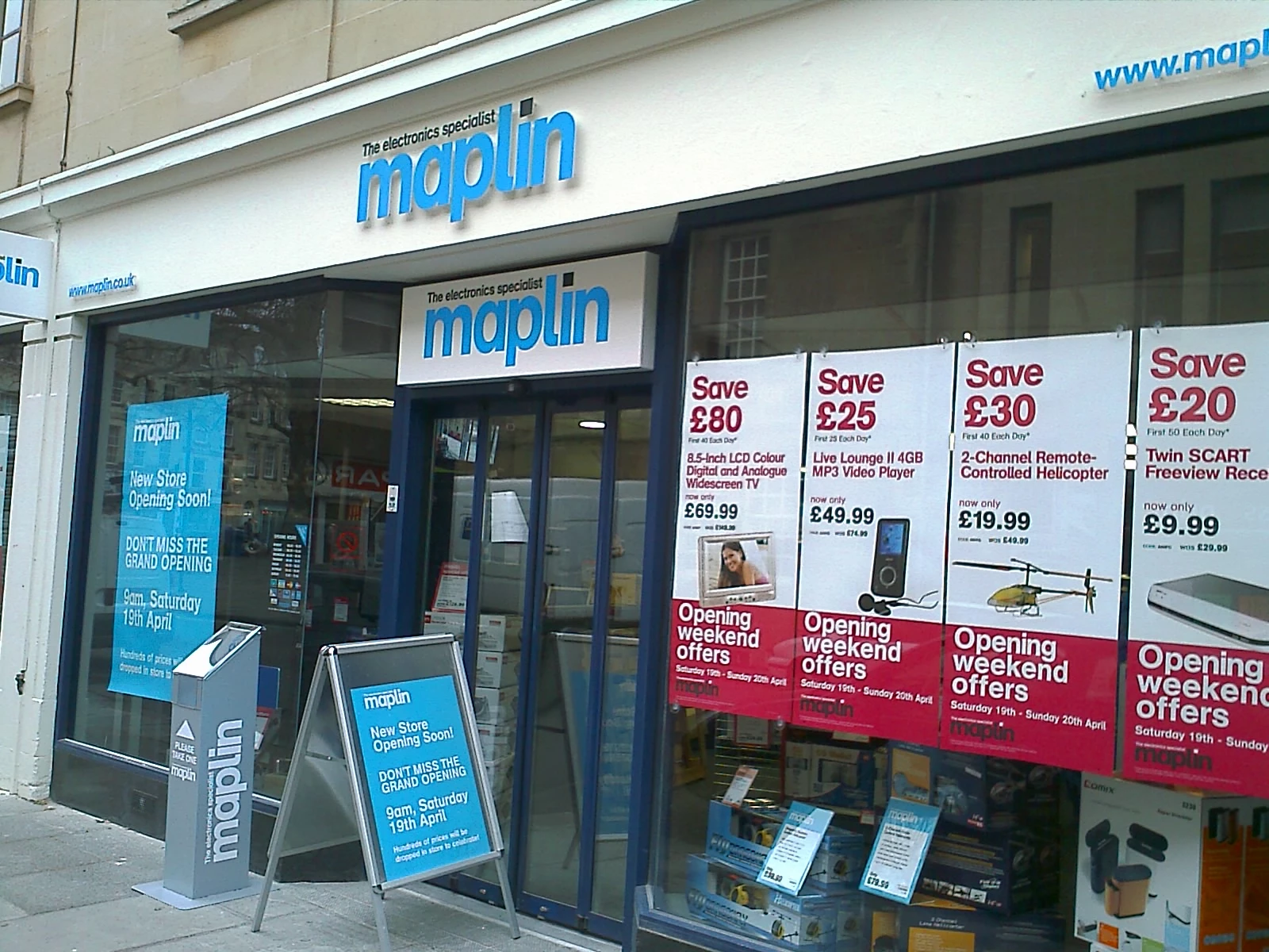 Maplin...opens in Bath on Saturday...