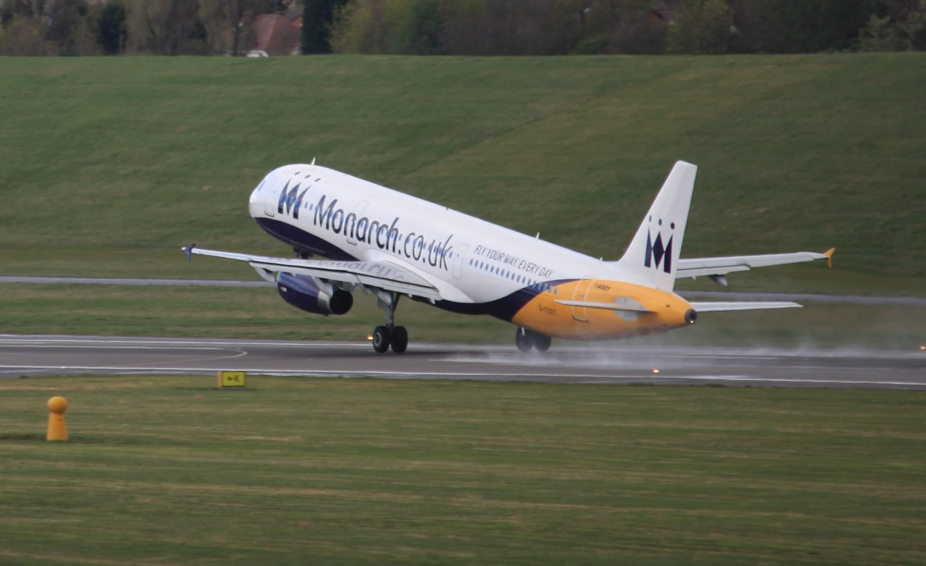 G-OZBT Airbus A321-231 (cn 3546) Monarch Airlines.